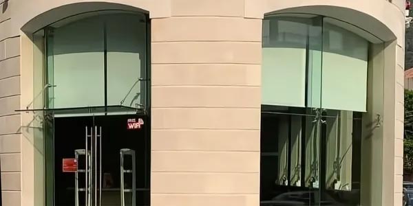Frameless Shop Fronts
